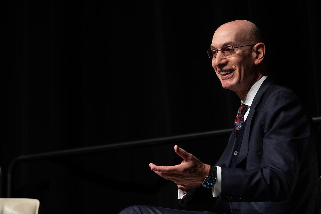 1024px-Eric_Holcomb_2024_NBA_All_Star_Game_Indiana_4